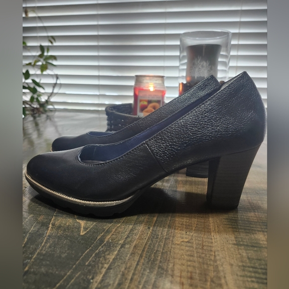 Tamaris Black Leather Pumps Size 39 (9) - Picture 5 of 8